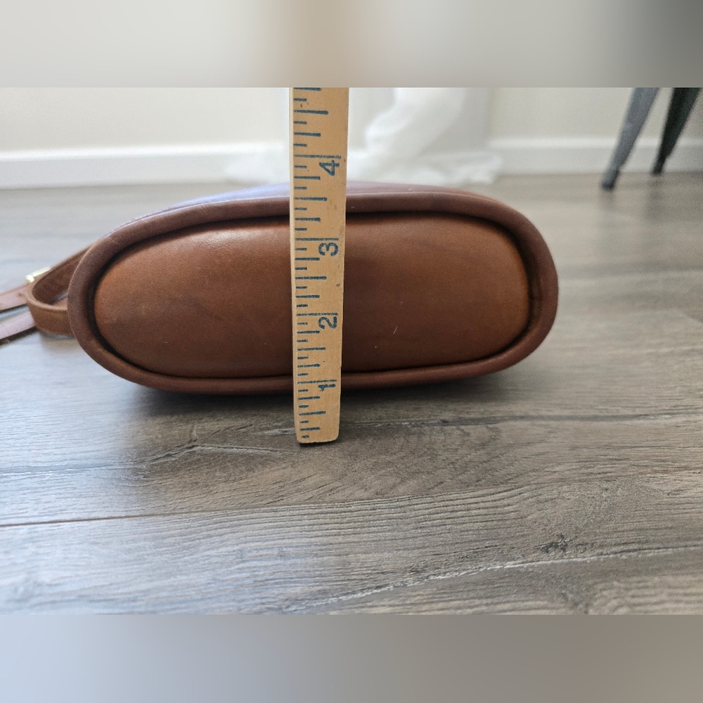 Vintage Coach Shoulder Bag British Tan Leather Classic Fisherman Grandpa - Picture 10 of 11